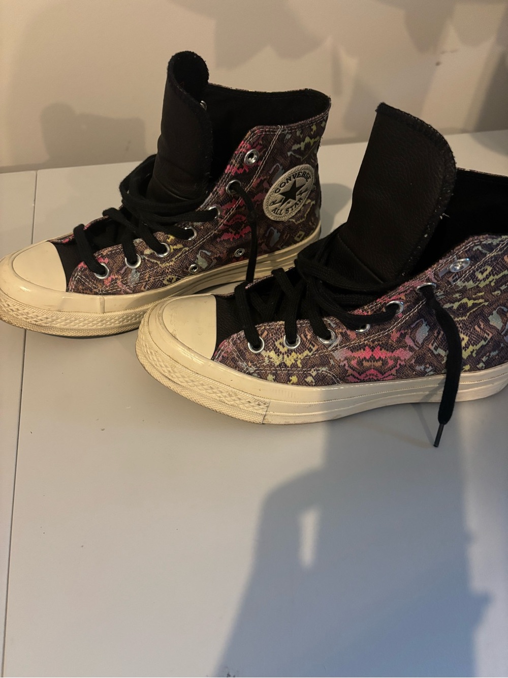 Converse High-Top Sneakers in Black with Multicolor Snake-Print Women’s Size 7.5 - Picture 7 of 10
